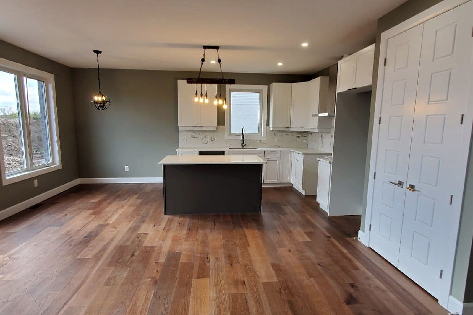 Kitchen with a central island open to the dining area